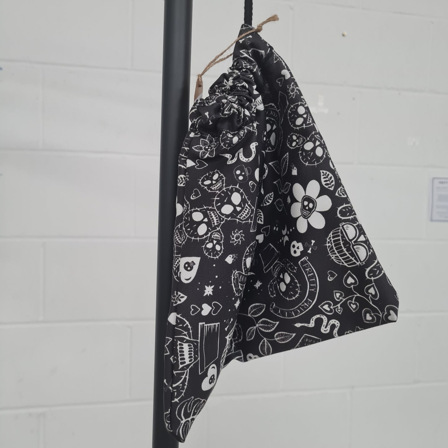 Drawstring Makeup bag - Black