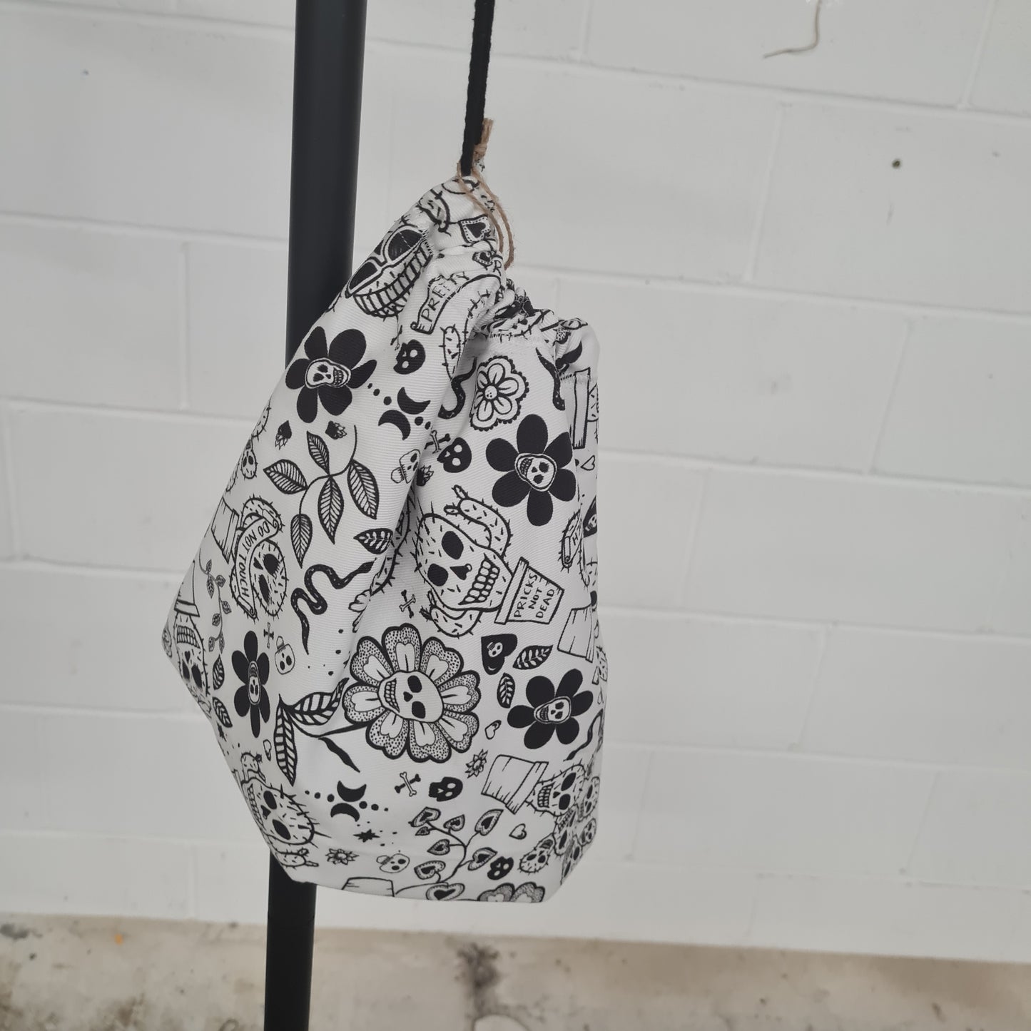 Drawstring Makeup bag - White