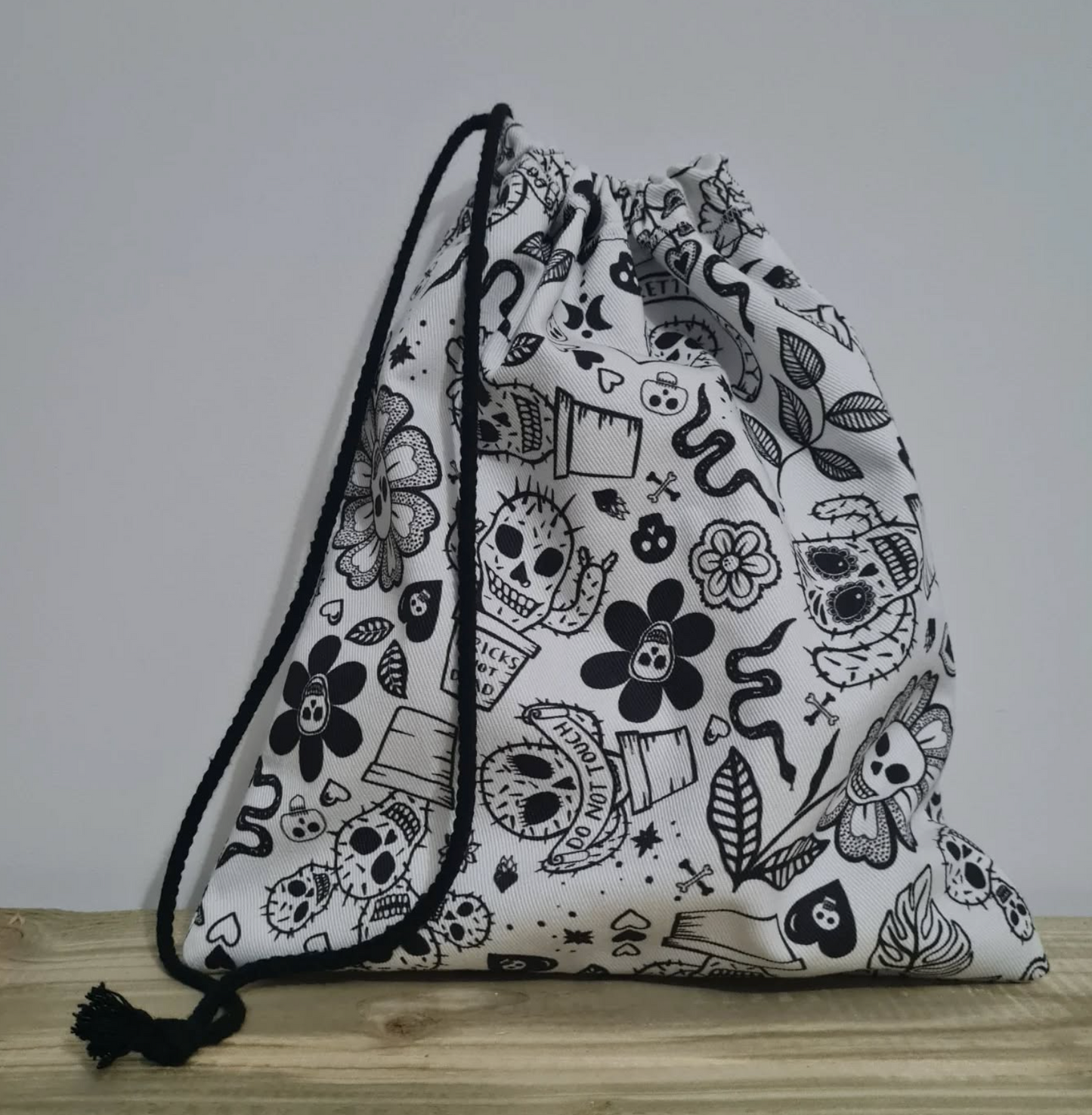 Drawstring Makeup bag - White